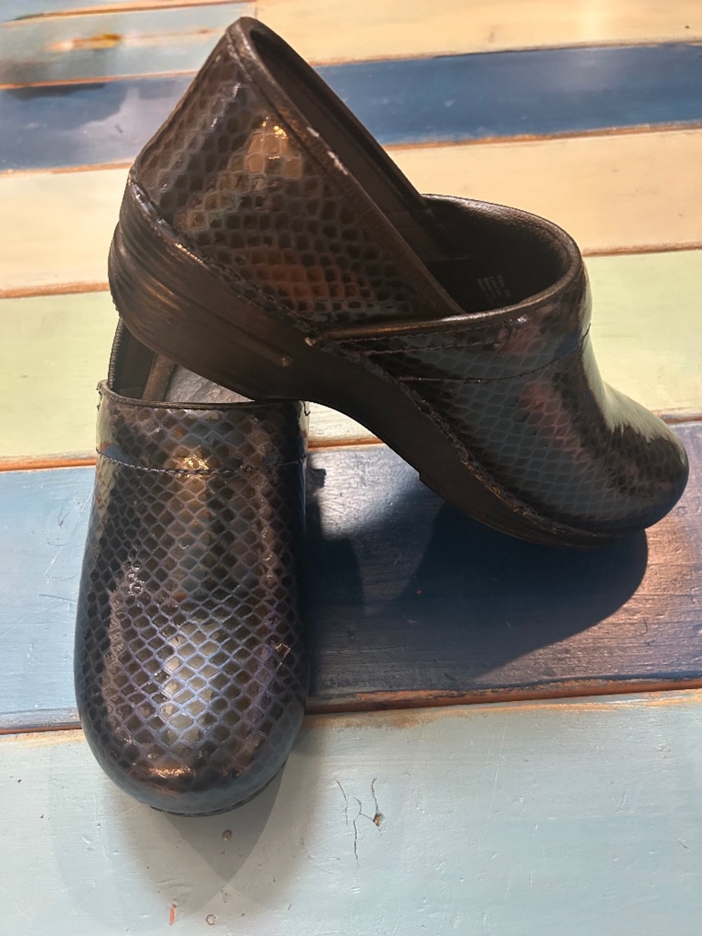 Dansko XP Navy Patent Snake Embossed Clogs Women’s 39 8.5-9